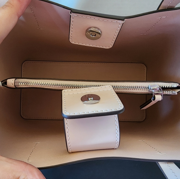 ✨️NWT✨️ Tory Burch Blake Patent Leather Small Tote, Soft Pink, 2024, $398 MSRP - Picture 6 of 9